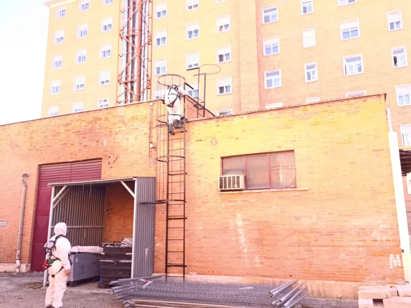 proyecto DESAMIANTADO SALA DE CALDERA DEL HOSPITAL CLÍNICO UNIVERSITARIO DE LA RONDILLA